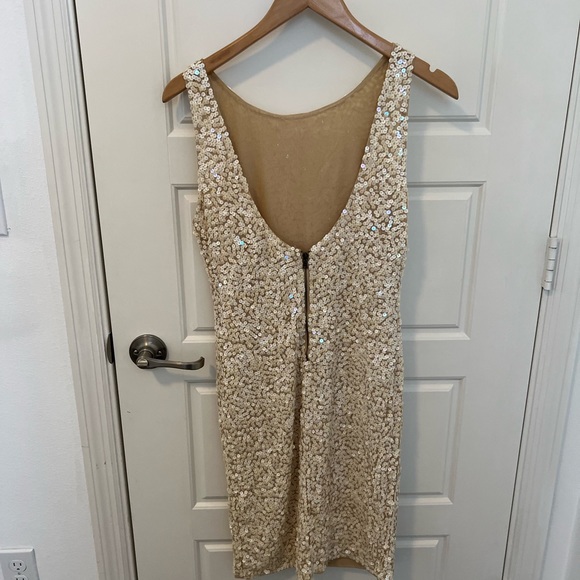 Alice + Olivia Sequin Dress. Size 4. Wore only once. Like new. - Picture 2 of 6